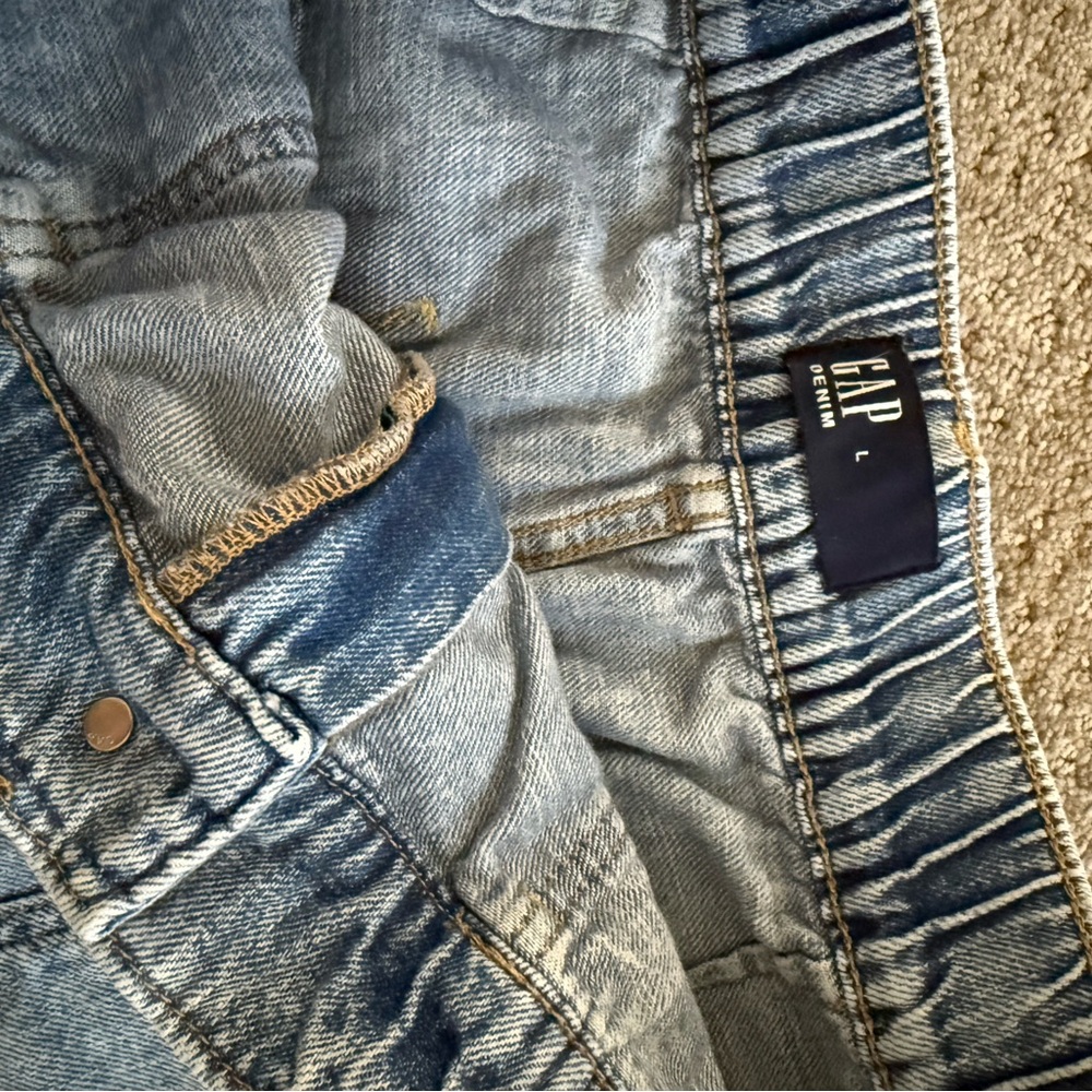 GAP Light Blue Jean Shorts for Women - Picture 3 of 3